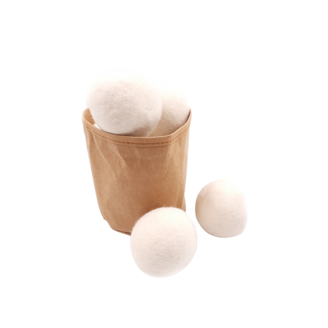 Οικολογικές μπάλες πληντυρίου και στεγνωτηρίου είναι ο νέος τρόπος καθαρισμού σε βάθος. Είναι όπως παλιά οι γιαγιάδες και προγιαγιάδες μας καθάριζαν την μπουγάζα στο ποτάμι και βάραγαν τα ρούχα ώστε να καθαρίσουν καλύτερα οι ίνες των υφασμάτων . Εξοικονωμούμε ενέργεια και χρησιμοποιούμε λιγόντερο απορρυπαντικό, δίνονται ζεύγη μπάλας έτσι ώστε να χτυπάνε μεταξύ τους και με τα ρούχα στο πλυντήριο για καλύτερο αποτέλεσμα. όταν τα χρησιμοποιούμε στο στεγνώτηριο βγαίνουν τα ρούχα πιο απαλά και μυρωδάτα