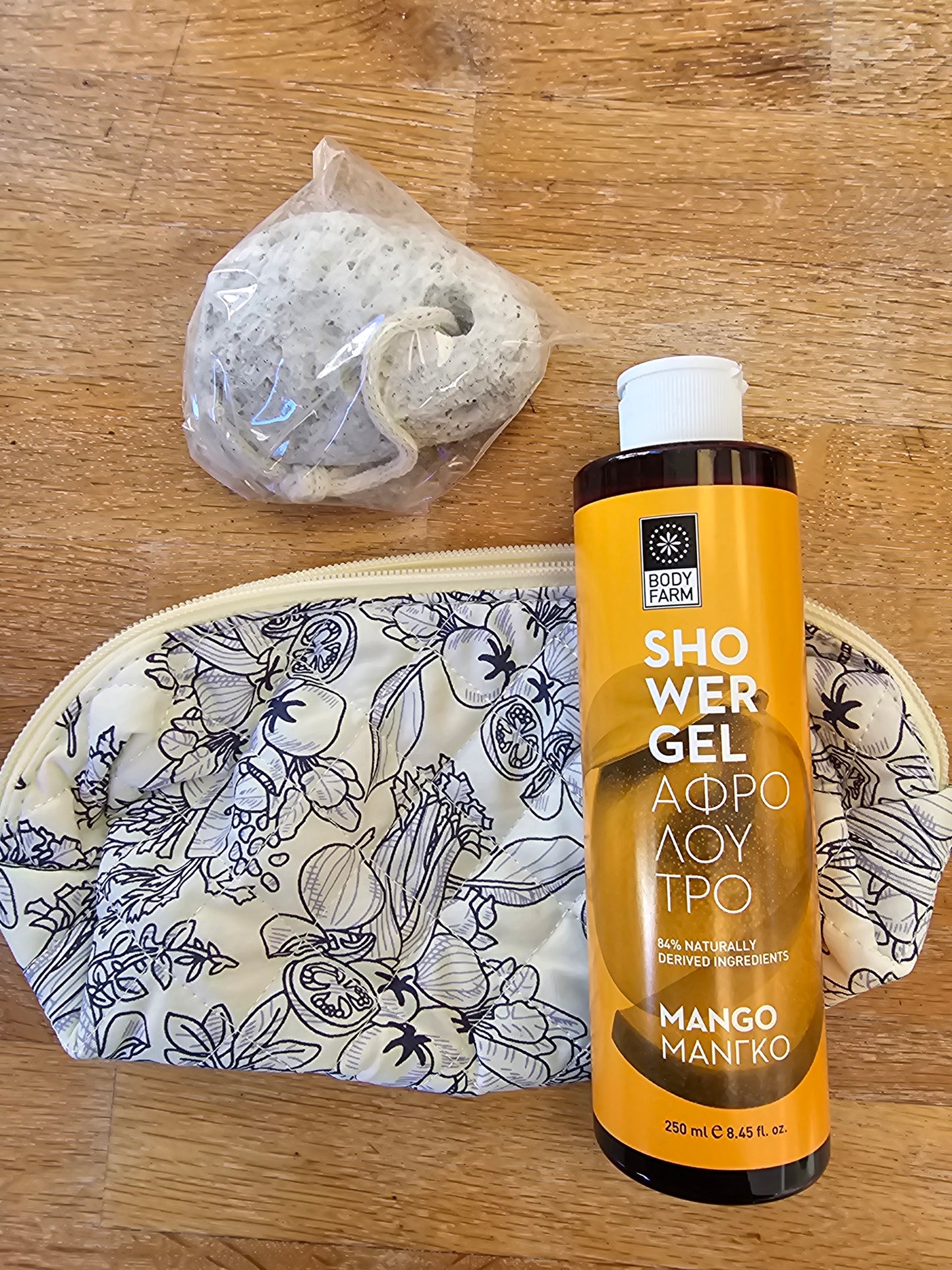 Σετάκι αφρόλουτρο,νεσεσέρ και ελαφρόπετρα